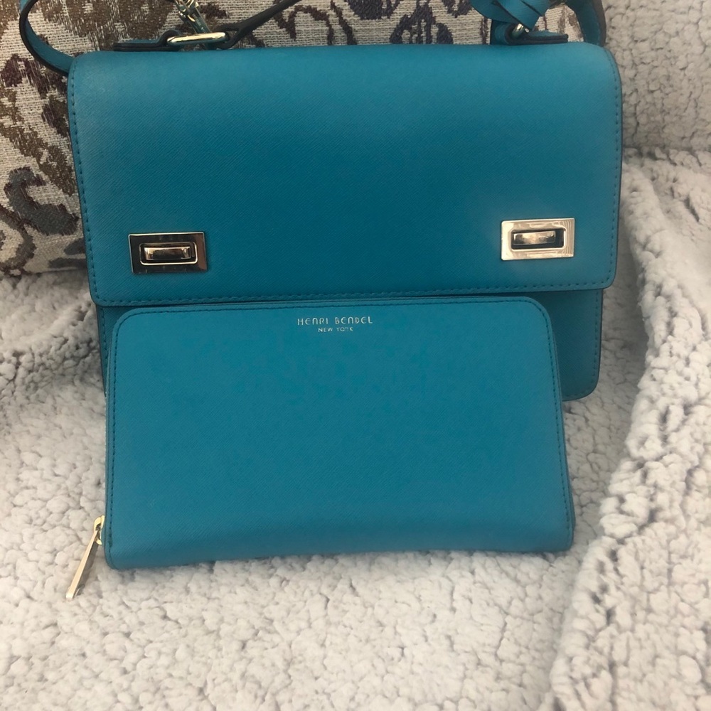 Henri bendel purse and wallet set.